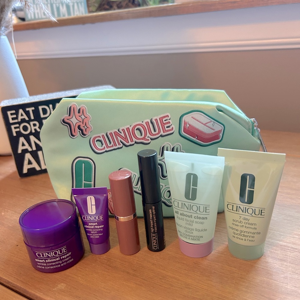 🩵Clinique Cosmetic Bag and Essentials - New!